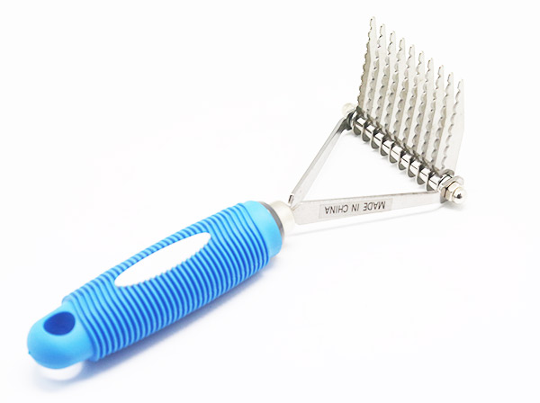 Pet shedding comb