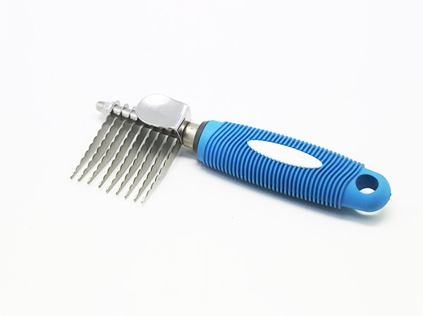 Pet shedding comb