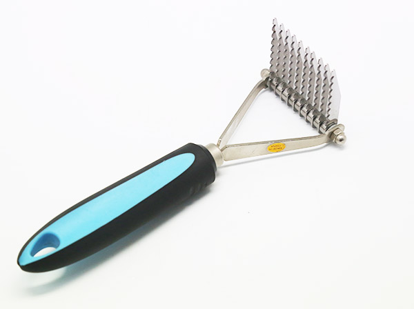 Pet deshedding comb