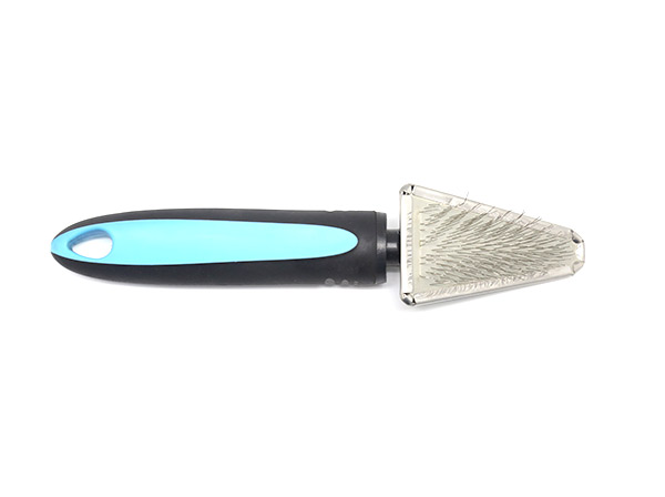 Triangle pet slicker brush