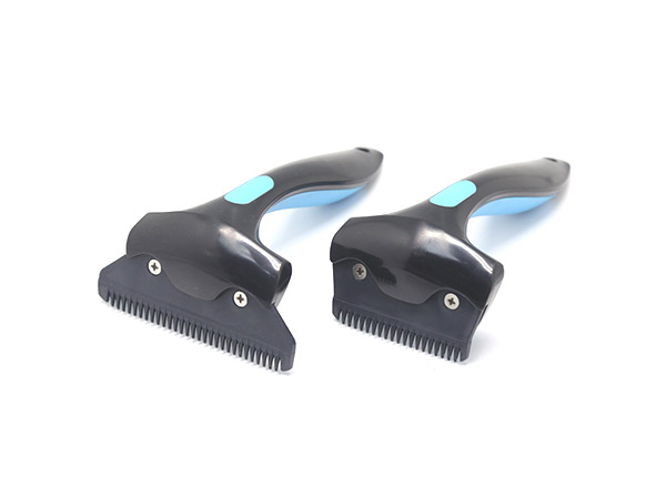 Soft blades pet deshedding comb